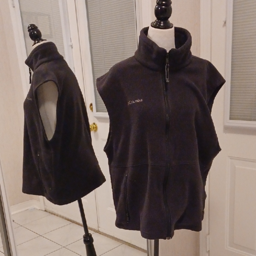 4/$80 Black Fleece Vest - Size XL